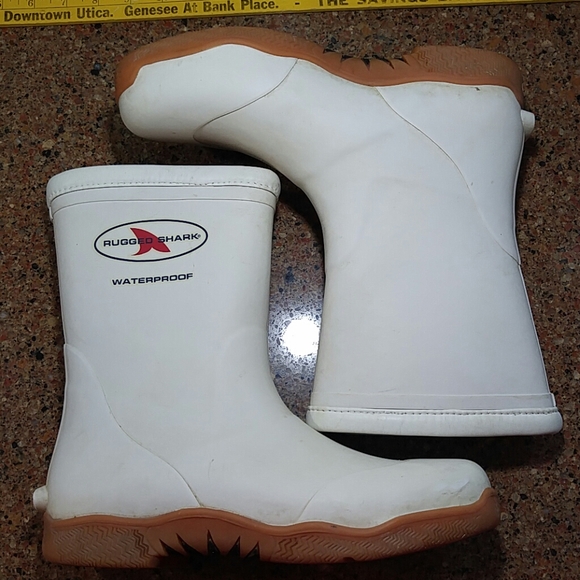 rugged shark deck boots